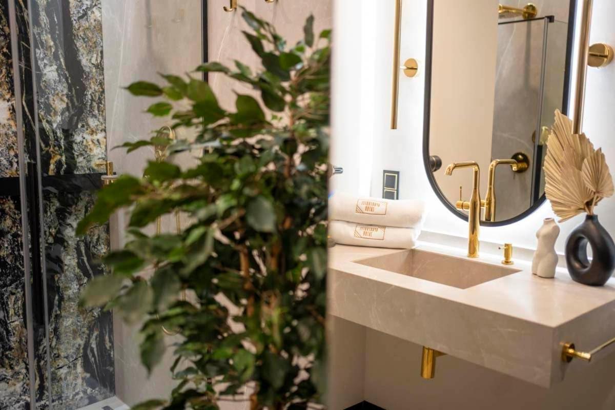 Glam 52 Jacuzzi *