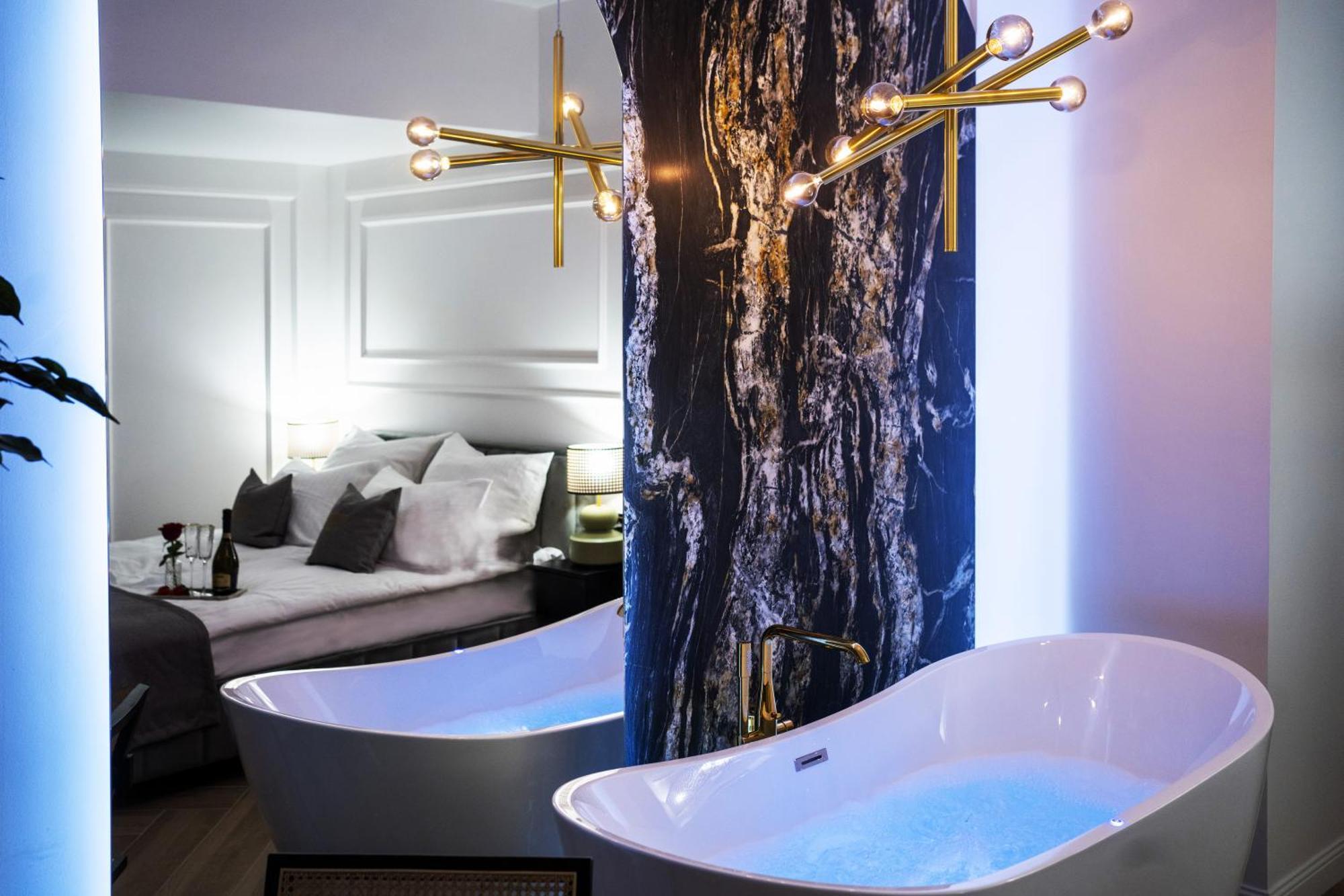 Glam 52 Jacuzzi Apartment *